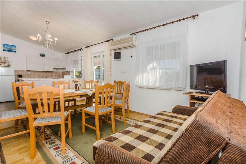 Apartment A1, for 8 persons