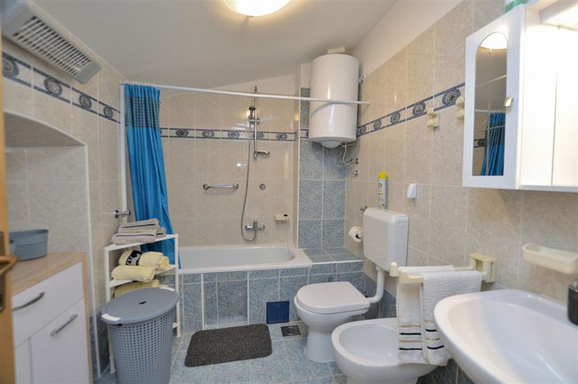 Apartment A2, for 5 persons