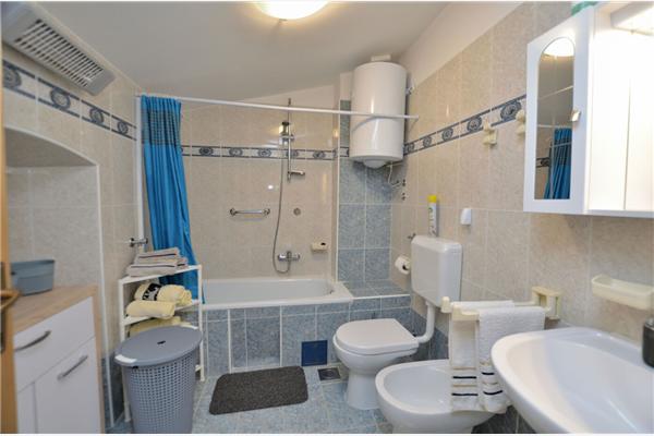 Apartment A2, for 5 persons