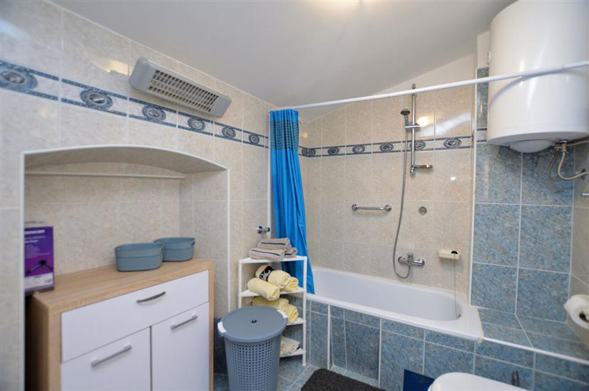 Apartment A2, for 5 persons