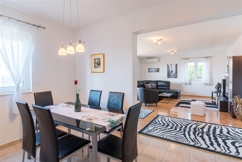 Apartment A1, for 5 persons