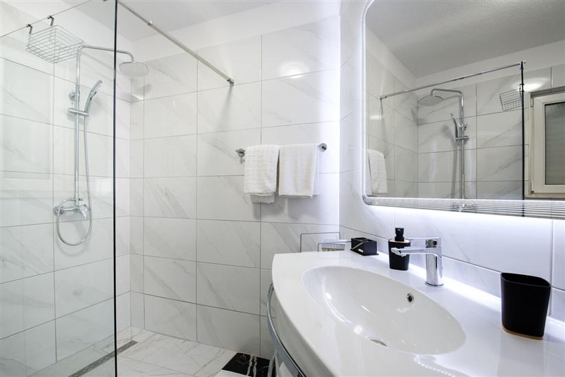 Apartment A1, for 5 persons