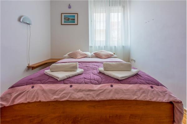 Room S1, for 2 persons