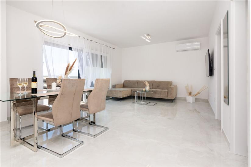 Apartment A1, for 5 persons