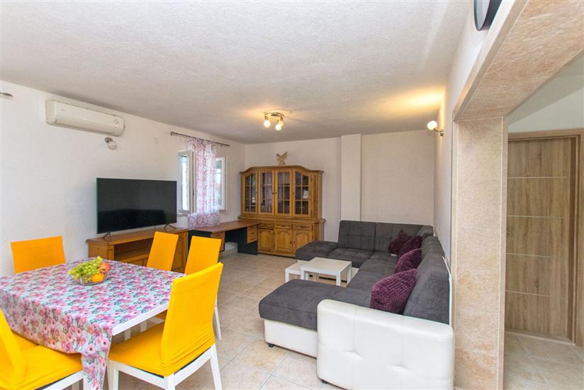 Apartment A2, for 5 persons