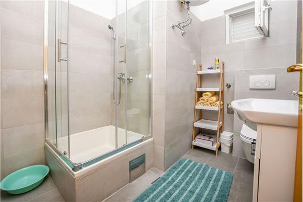 Apartment A2, for 5 persons