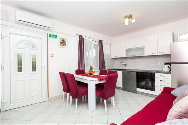 Apartment A1, for 5 persons