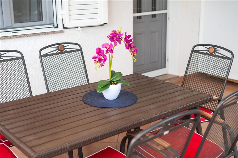 Apartment A1, for 5 persons