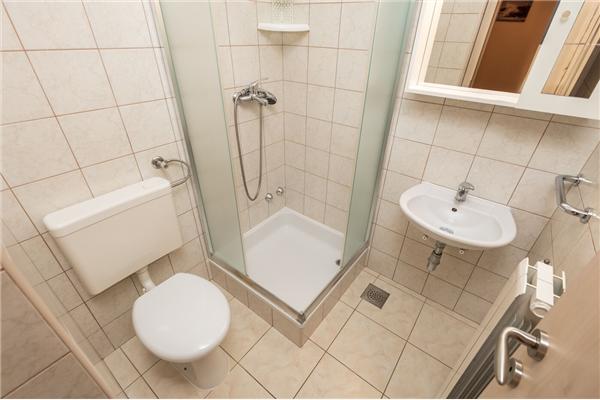 Room S1, for 2 persons