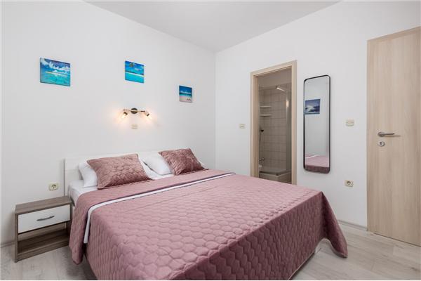 Room S1, for 2 persons