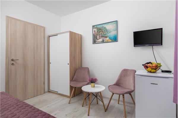 Room S1, for 2 persons