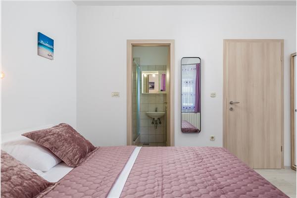 Room S1, for 2 persons
