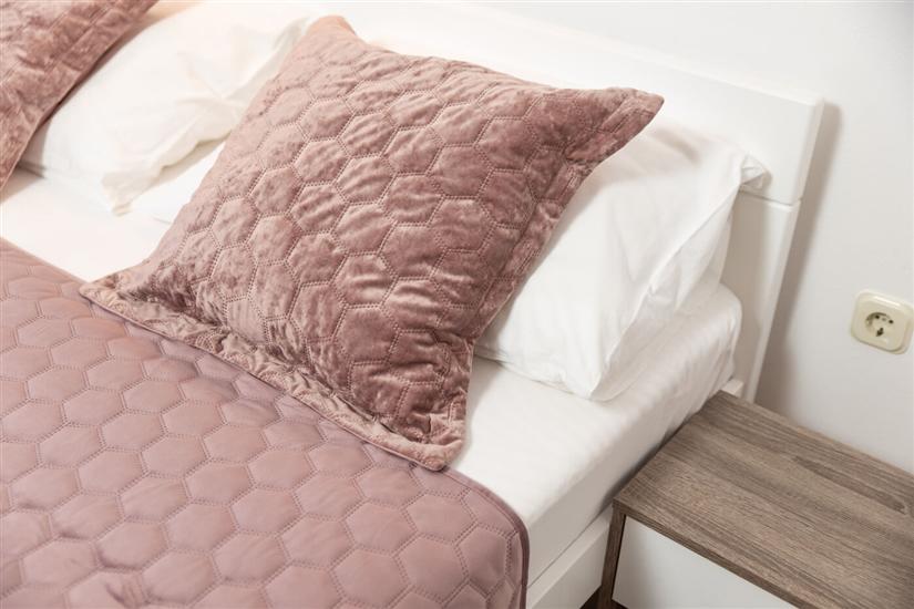 Room S1, for 2 persons