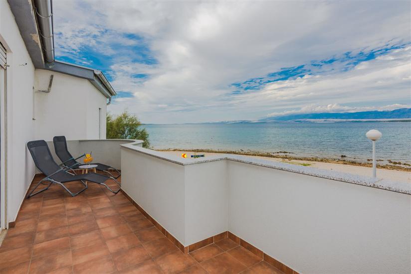 Apartment A2, for 5 persons