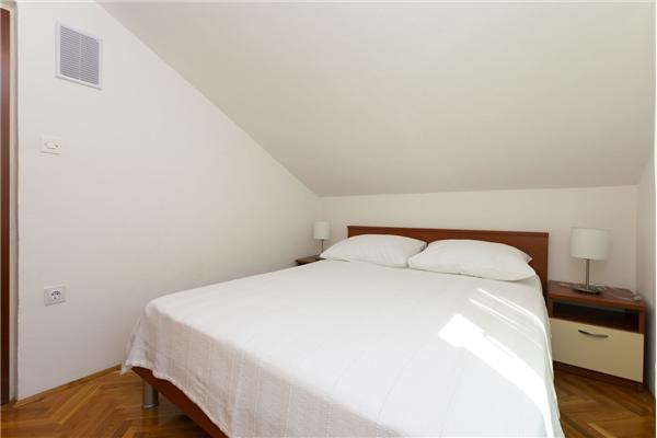 Apartment A1, for 5 persons