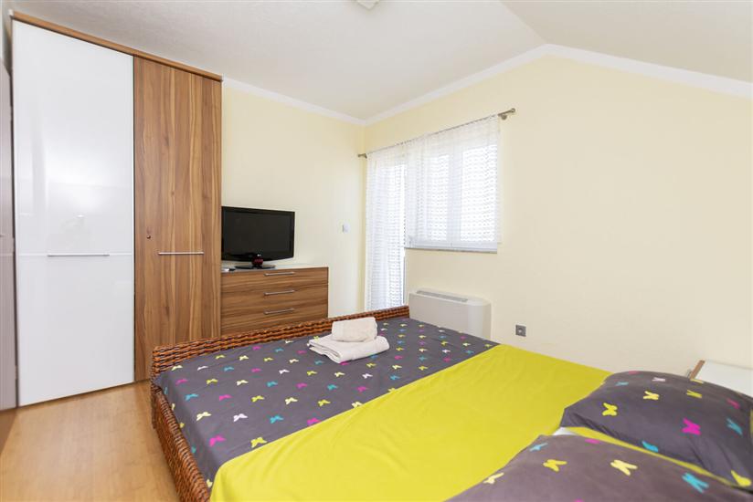 House K1, for 12 persons