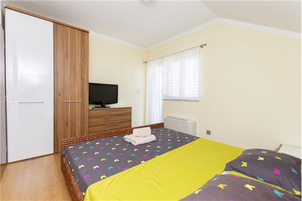 House K1, for 12 persons