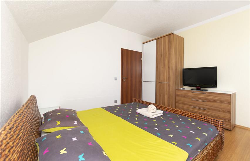 House K1, for 12 persons