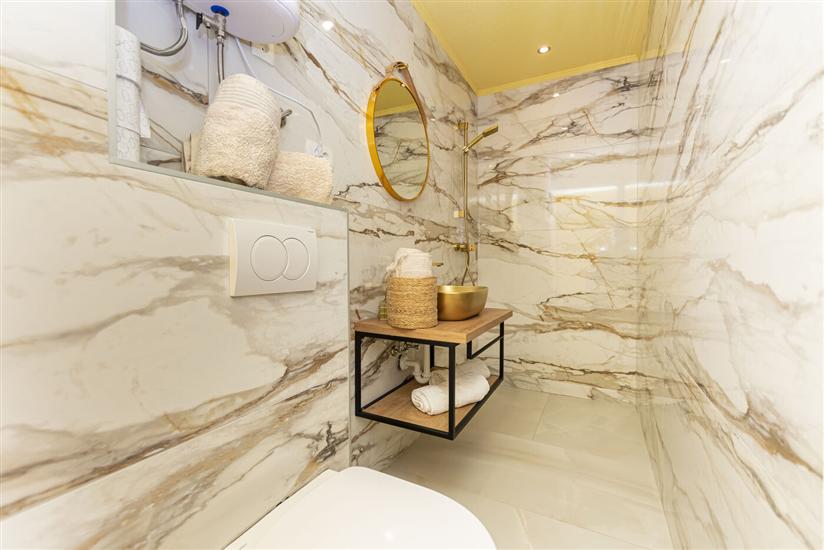 House K1, for 12 persons