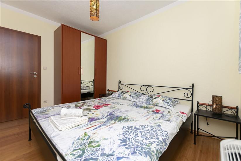 House K1, for 12 persons