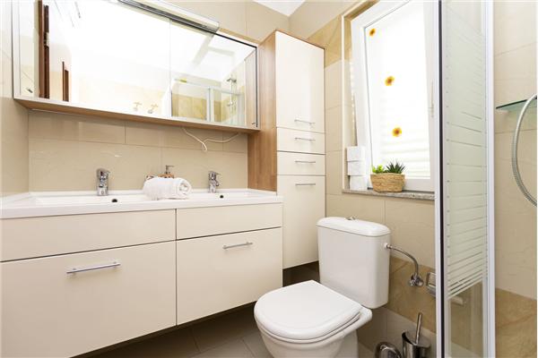 House K1, for 12 persons