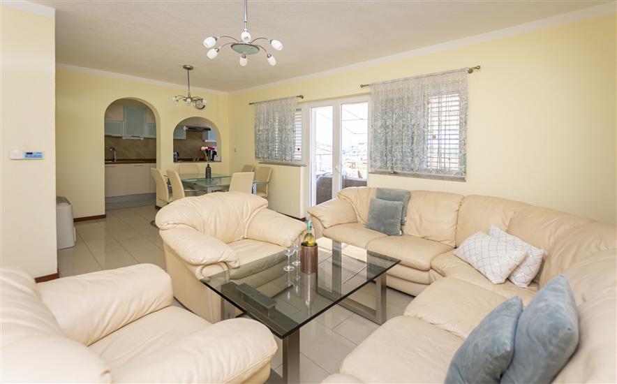 House K1, for 12 persons