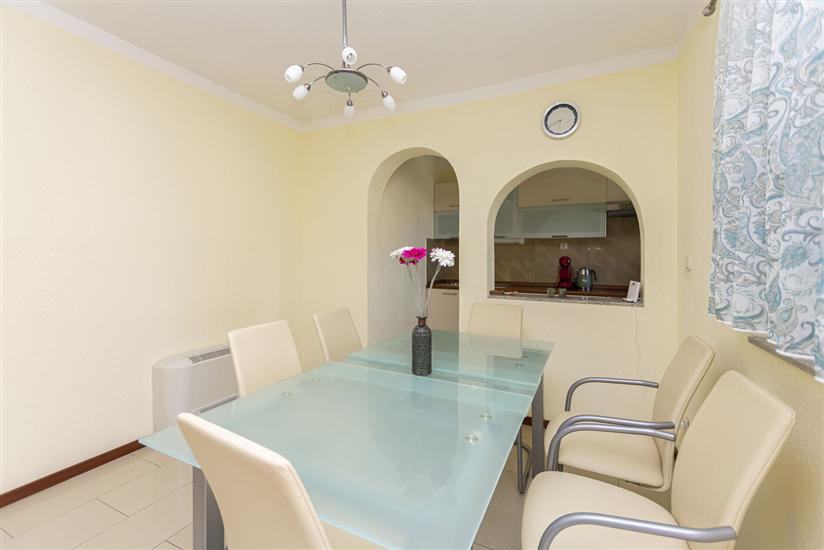 House K1, for 12 persons