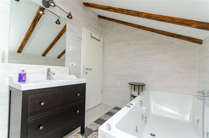 House K1, for 8 persons