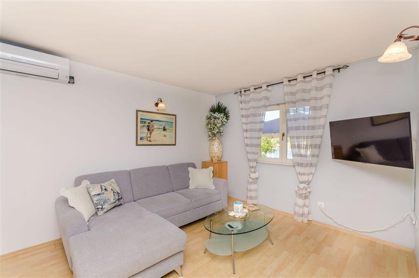 Apartment A1, for 5 persons