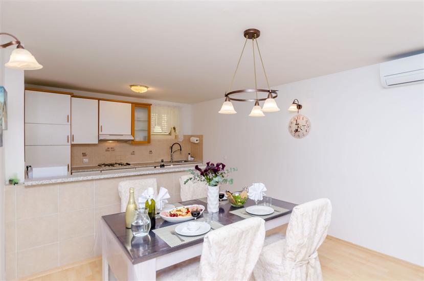 Apartment A1, for 5 persons