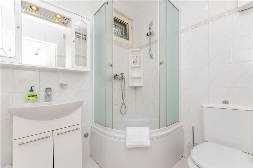 Apartment A1, for 5 persons