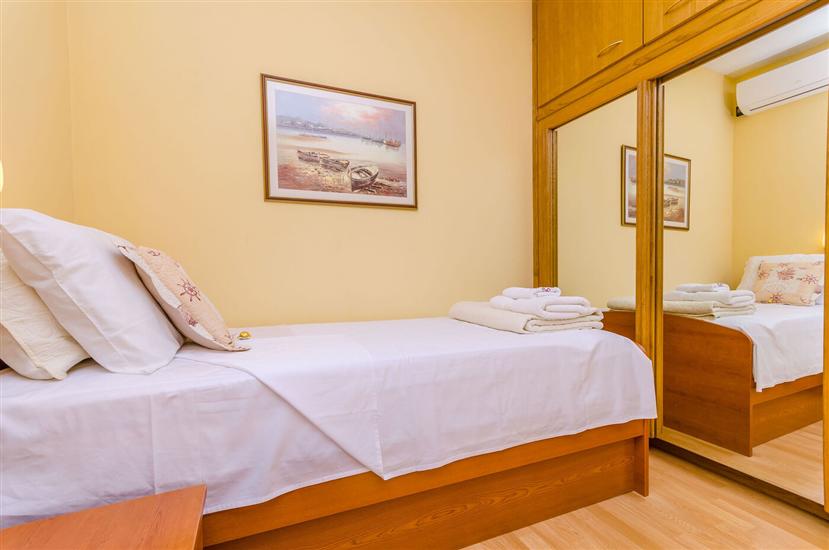 Apartment A2, for 5 persons