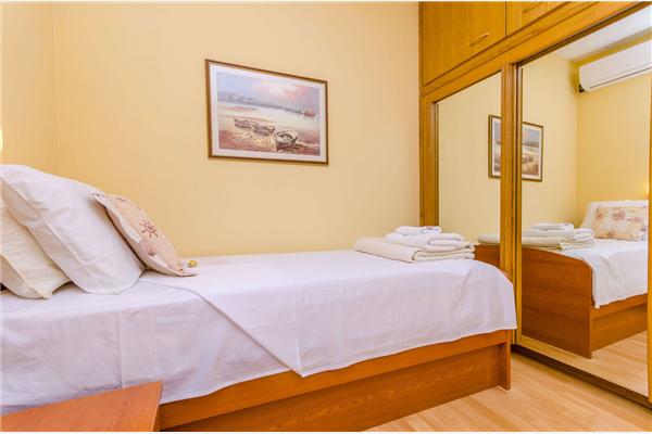 Apartment A2, for 5 persons