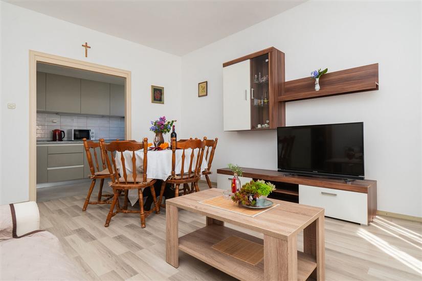Apartment A1, for 8 persons