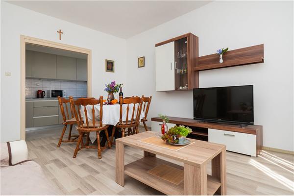 Apartment A1, for 8 persons