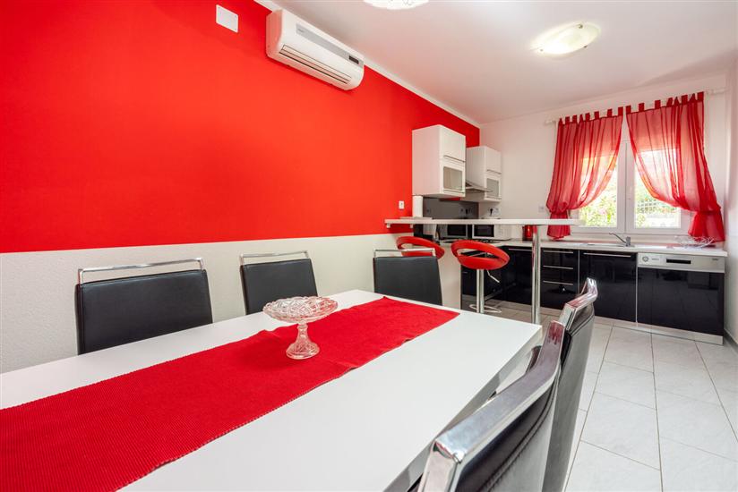 Apartment A1, for 5 persons
