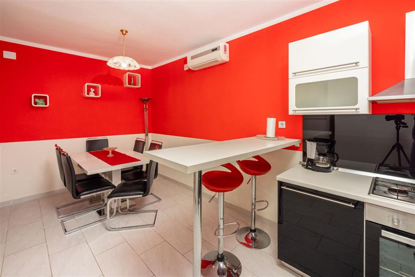 Apartment A1, for 5 persons