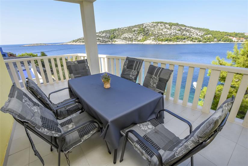 Apartment A5, for 5 persons