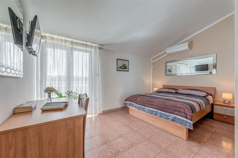 Apartment A3, for 8 persons