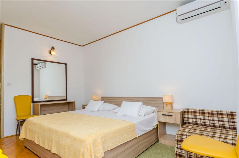 Room S4, for 2 persons