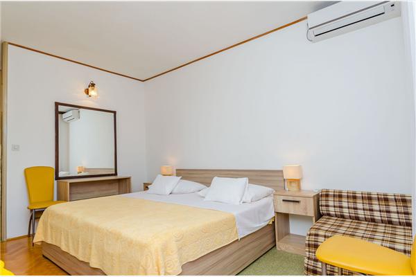 Room S4, for 2 persons