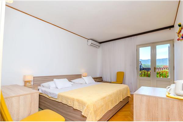 Room S4, for 2 persons