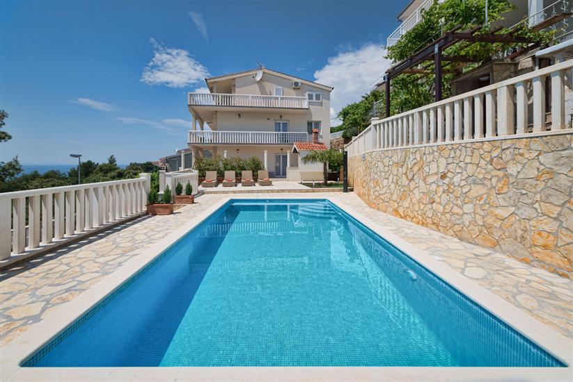 Apartmaji Natalies dream with pool