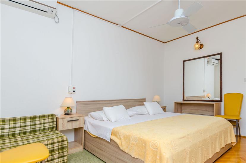 Room S5, for 2 persons