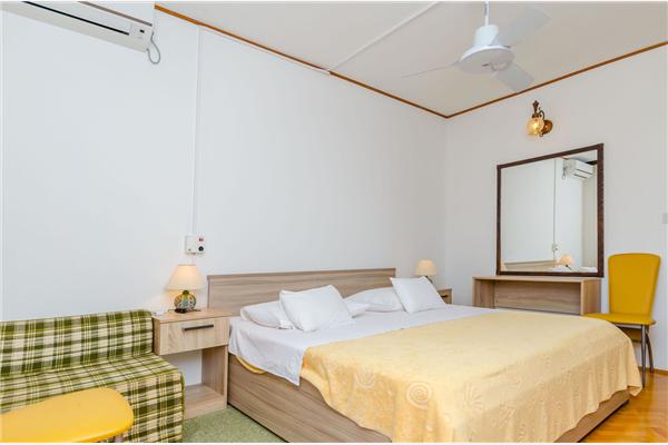 Room S5, for 2 persons