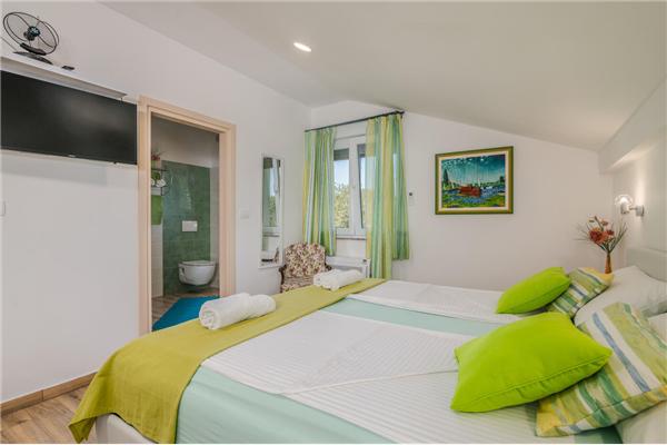 House K1, for 8 persons