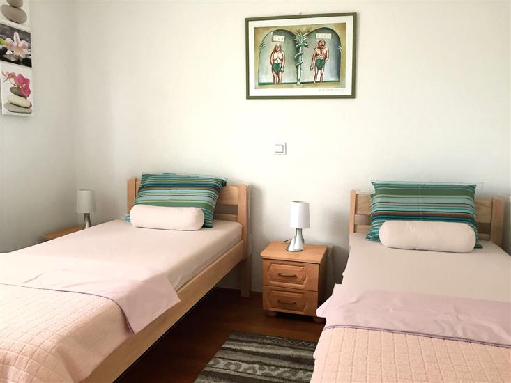 Apartment A1, for 5 persons