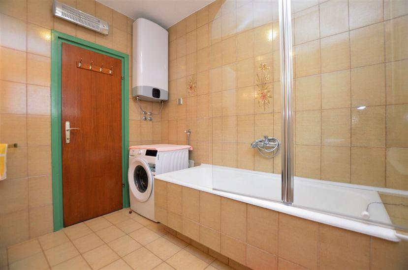 Apartment A1, for 5 persons