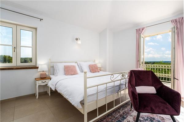 House K1, for 12 persons