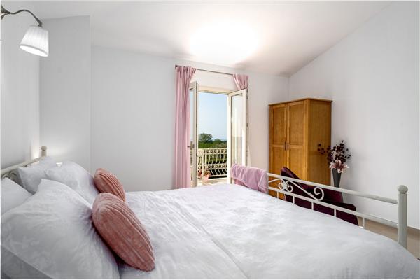 House K1, for 12 persons